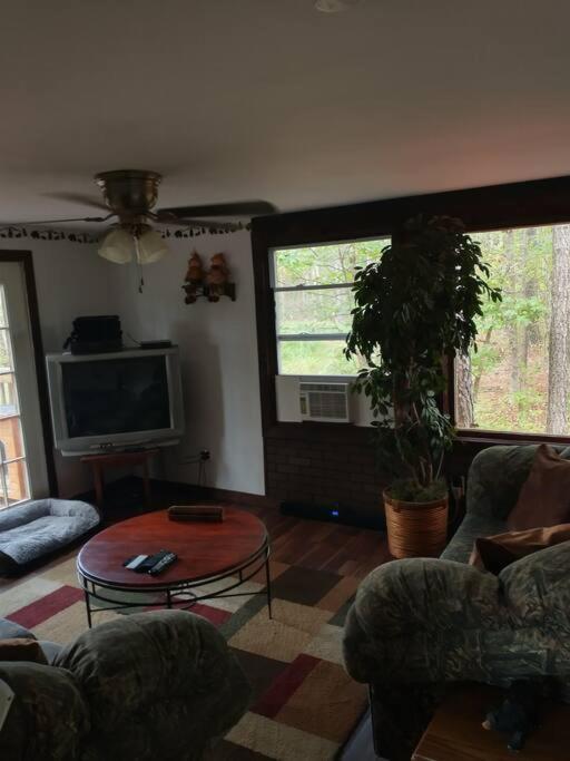 Dunnsville Rustic Quaint Cabin In The Woods--Pets Welcomed מראה חיצוני תמונה